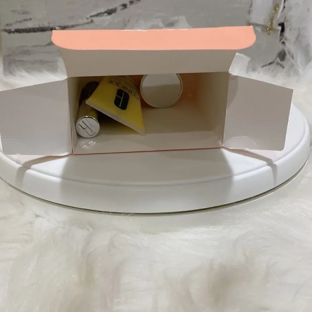 LANCÔME cosmetic bag & Clinique fan favorites